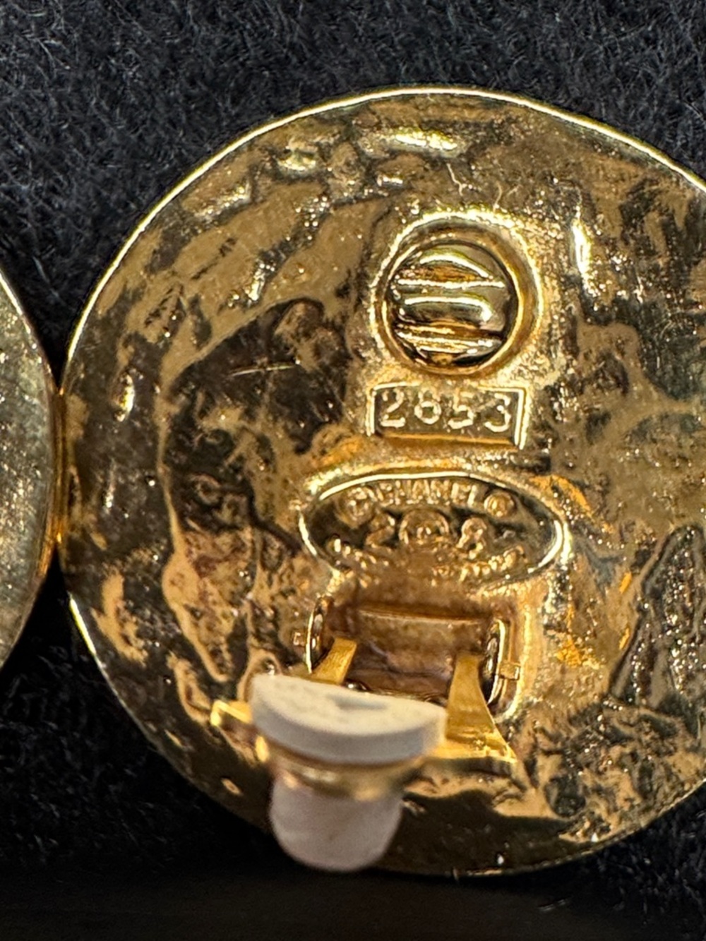 Chanel 1994 CC Logo Clip-On Earrings Gold Tone Round Vintage - Picture 9 of 12